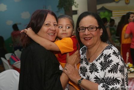 Luiza entre as tias Maria Lucia e Lucizete Martins Rocha Bezerra