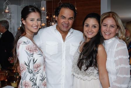 Maria Eduarda Manga (filha) Vinicius Roseira, Thayana Abreu(filha) e Denise Brenlha