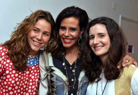 Narcisa Tamborindeguy entre as filhas Catharina Johannpeter e Mariana de Oliveira