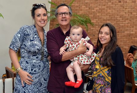   Paulo Roberto Direito com Fernanda Machado e as filhas Manoella e Gabriela   