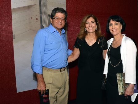  O casal Carlos Alberto e Sylvia Chateuaubriand e Denise Mattar 