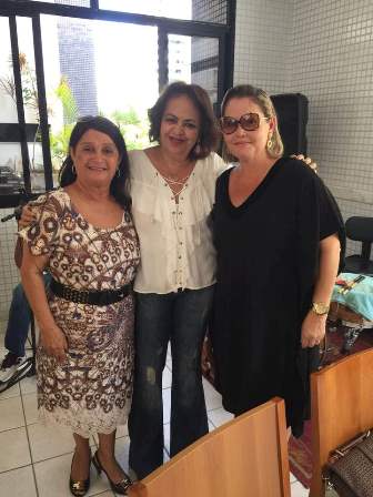 Anaci Bispo Paim entre Cinira Soares e Rosa Helena Soares Sampaio