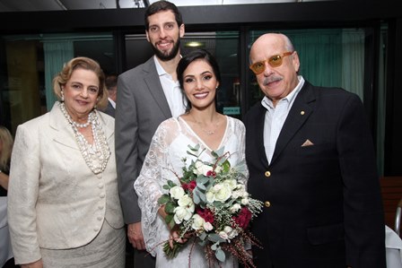 Cristina e Claudio Aboim entre Ingrid Boiteux e Marcelo Niero