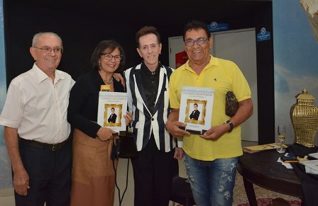 Prof. Raimundo e Isa Gama, Ailton e o colunista Cid Daltro